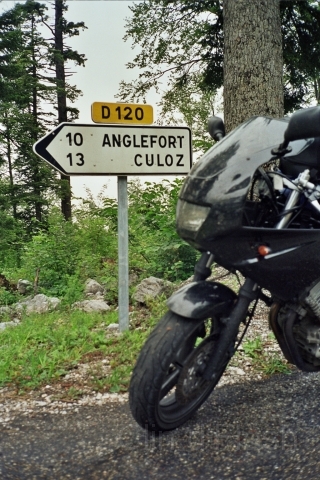 anglefort.jpg - Il faut avoir du Culoz pour prendre un Anglefort ...