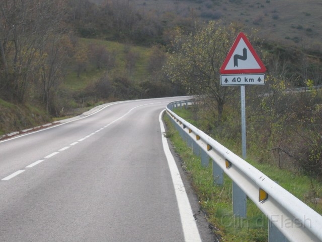 ColladaDeToses_Panneaux_03.jpg - Virages dangereux sur 40km !