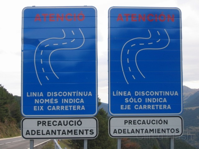 ColladaDeToses_Panneaux_10.jpg - En espagne, ces panneaux sont signes de route à moto.